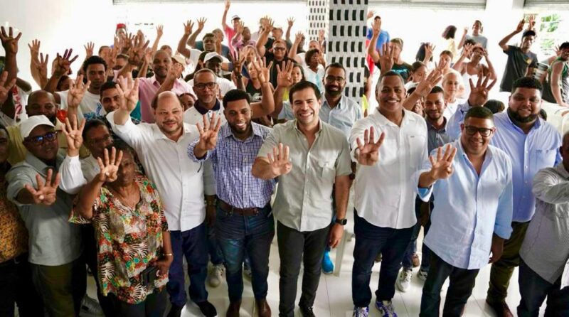 Roberto Ángel juramenta miembro del CC del PLD y figuras importantes de San Luis en Unidad Externa