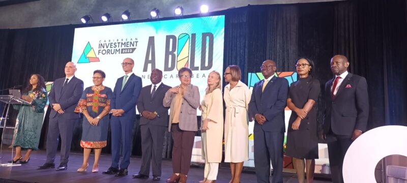 Ministro de Economía participa en mesa sobre comercio e inversión en foro celebrado en Bahamas 