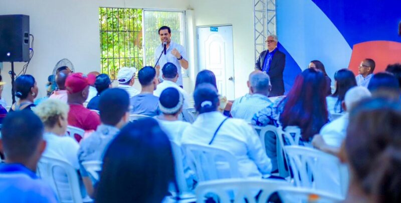 Roberto Ángel juramenta en Unidad Externa con Luis a 36 presidentes comités de base del PLD en Los Ríos, DN.