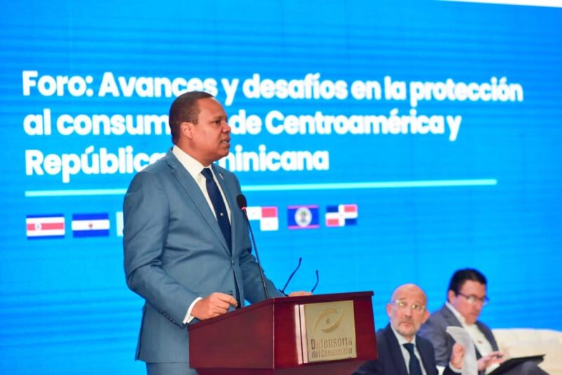 Eddy Alcántara plantea en El Salvador implementar políticas de protección efectiva para los consumidores
