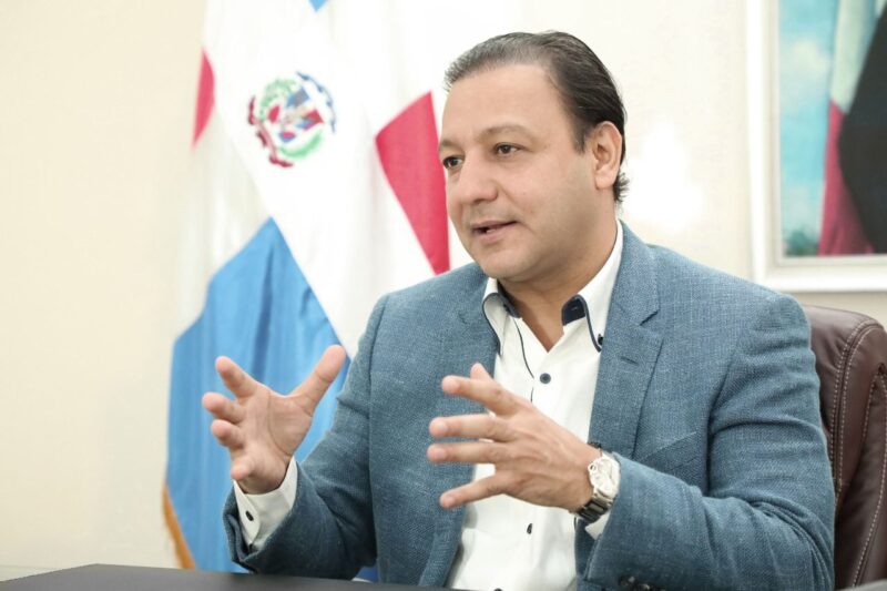 Abel Martínez denuncia secuestro de personal municipal y equipos de la alcaldía de Santiago por parte de la Policía Nacional