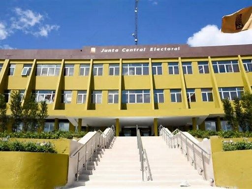 JCE dispone uso de laptops y multifuncionales para digitalización, escaneo y transmisión de resultados de las elecciones de 2024