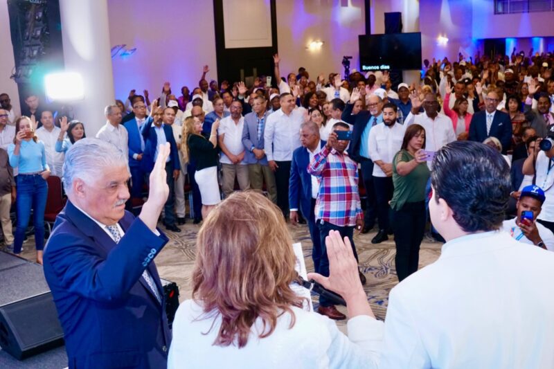 PRD proclama a Miguel Vargas candidato presidencial y autoriza alianzas congresuales y municipales