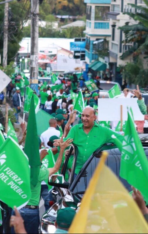 Leonel y Bauta Rojas encabezan caravana pueblos del noroeste