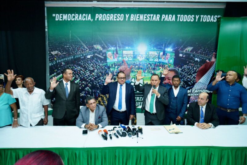 Se juramenta en la Fuerza del Pueblo Wilkin Moreno y amplio grupo de exmiembros del PRM