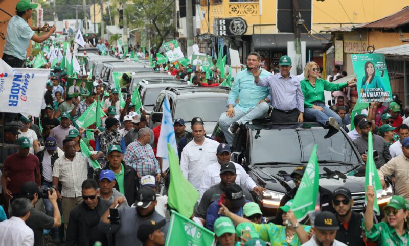 Con multitudinaria marcha-caravana, Leonel culmina en Puerto Plata tres días de apretada agenda de actividades