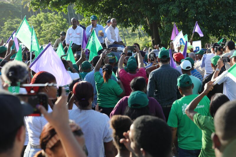 Leonel censura que Abinader tenga en abandono a Samaná: “sin agua y sin luz”.