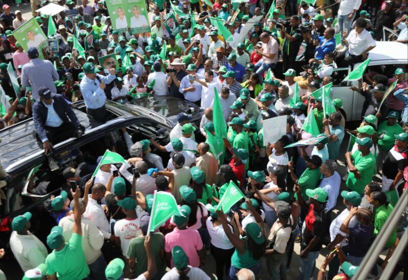 Leonel juramenta en la FP al regidor y secretario General del PRM en Gonzalo al iniciar un recorrido de 3 días