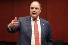 Senador José del Castillo felicita a los Tigres del Licey por su corona 24