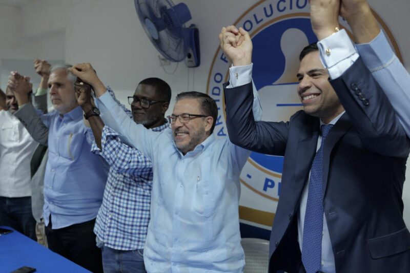 Candidato a regidor de Hato Mayor por el PRD, Alexander de la Rosa, pasa a las filas del PRM