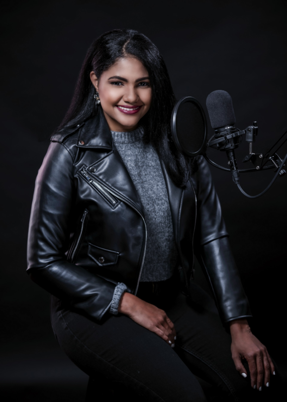 Locutora dominicana gana primer lugar en el reto: The Voice is Blind, de VO Atlanta