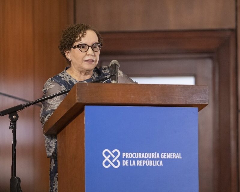 Emplazan a procuradora Mirian Germán Brito por negarse a investigar la violación del hogar y domicilio de periodista en Samaná