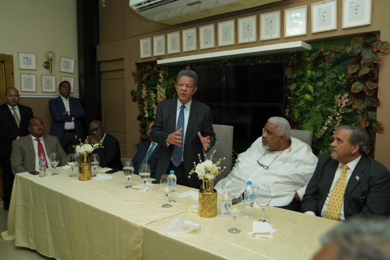 Leonel se reúne con partidos y movimientos aliados, agradece apoyo electoral