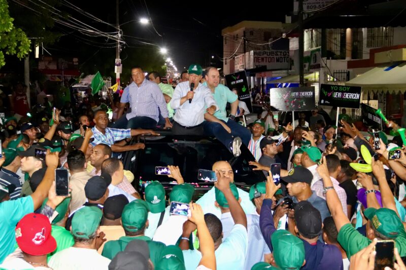 Leonel afirma que los motoristas merecen respeto y se compromete a brindarle todas las facilidades