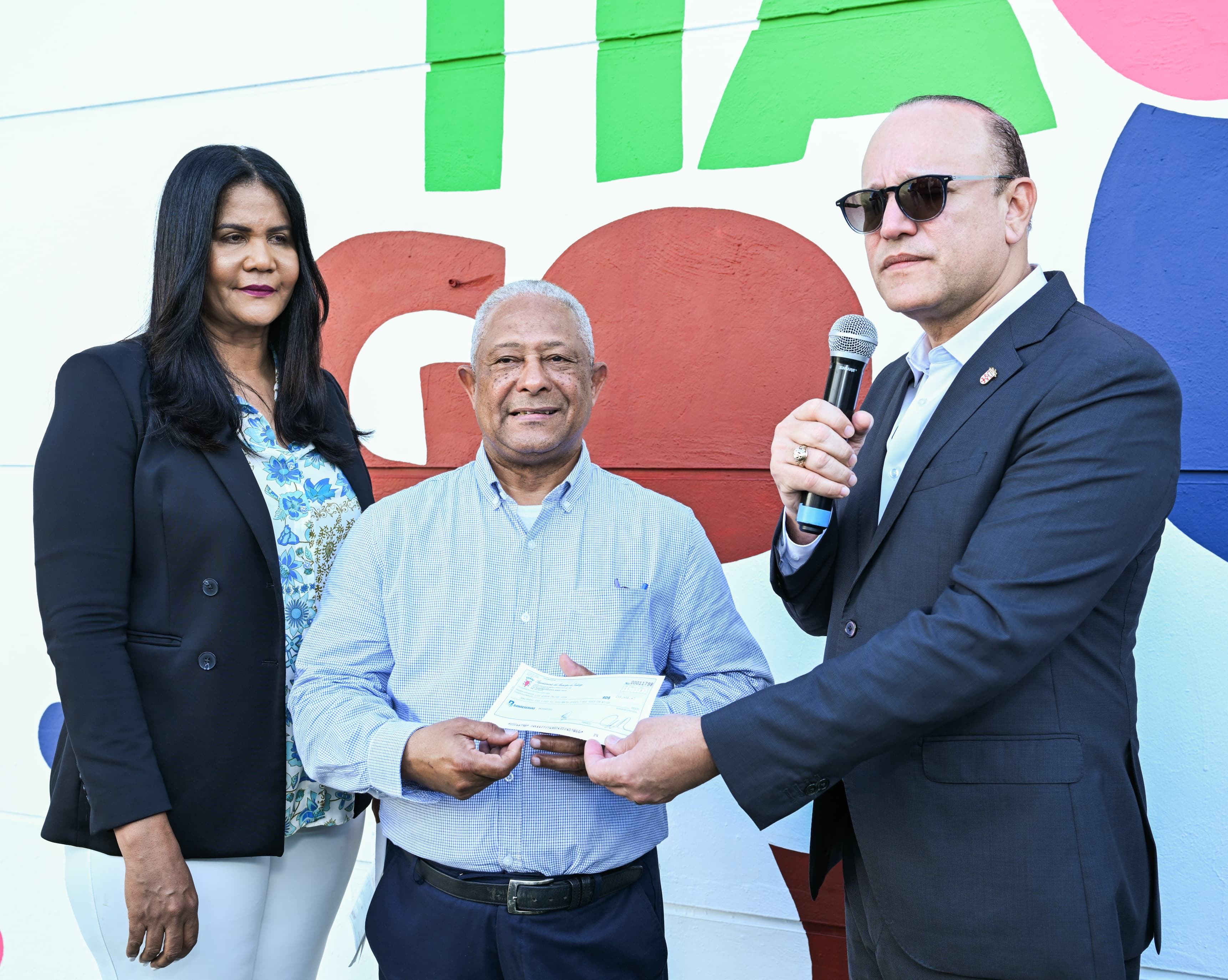 Alcaldía de Santiago impulsa el Carnaval 2025 con apoyo histórico a grupos de lechones