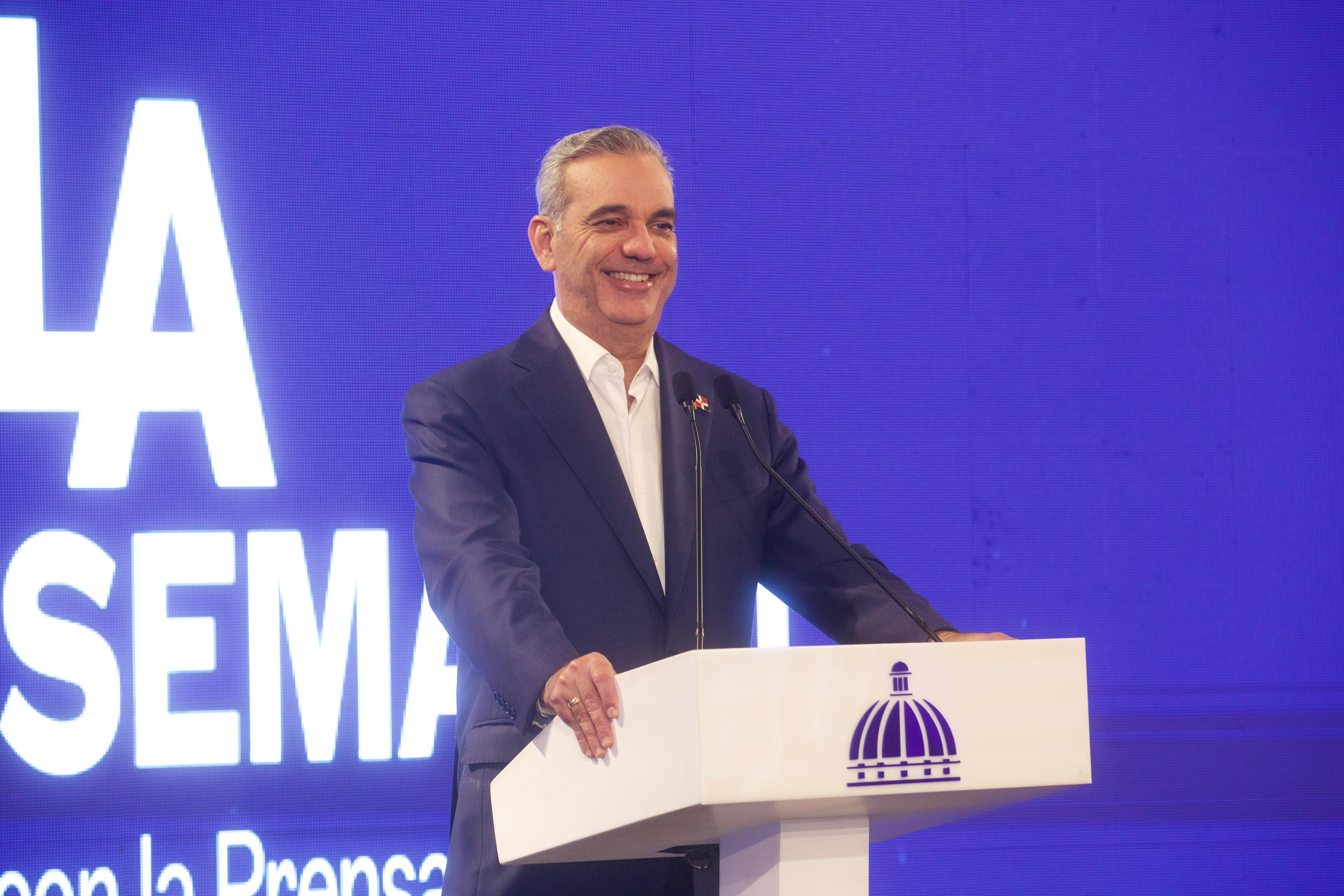 Presidente Abinader destaca en LA Semanal la inversión municipal aplicando su política de llevar el desarrollo donde vive la gente; recalca aportes especiales de RD$ 6 mil millones