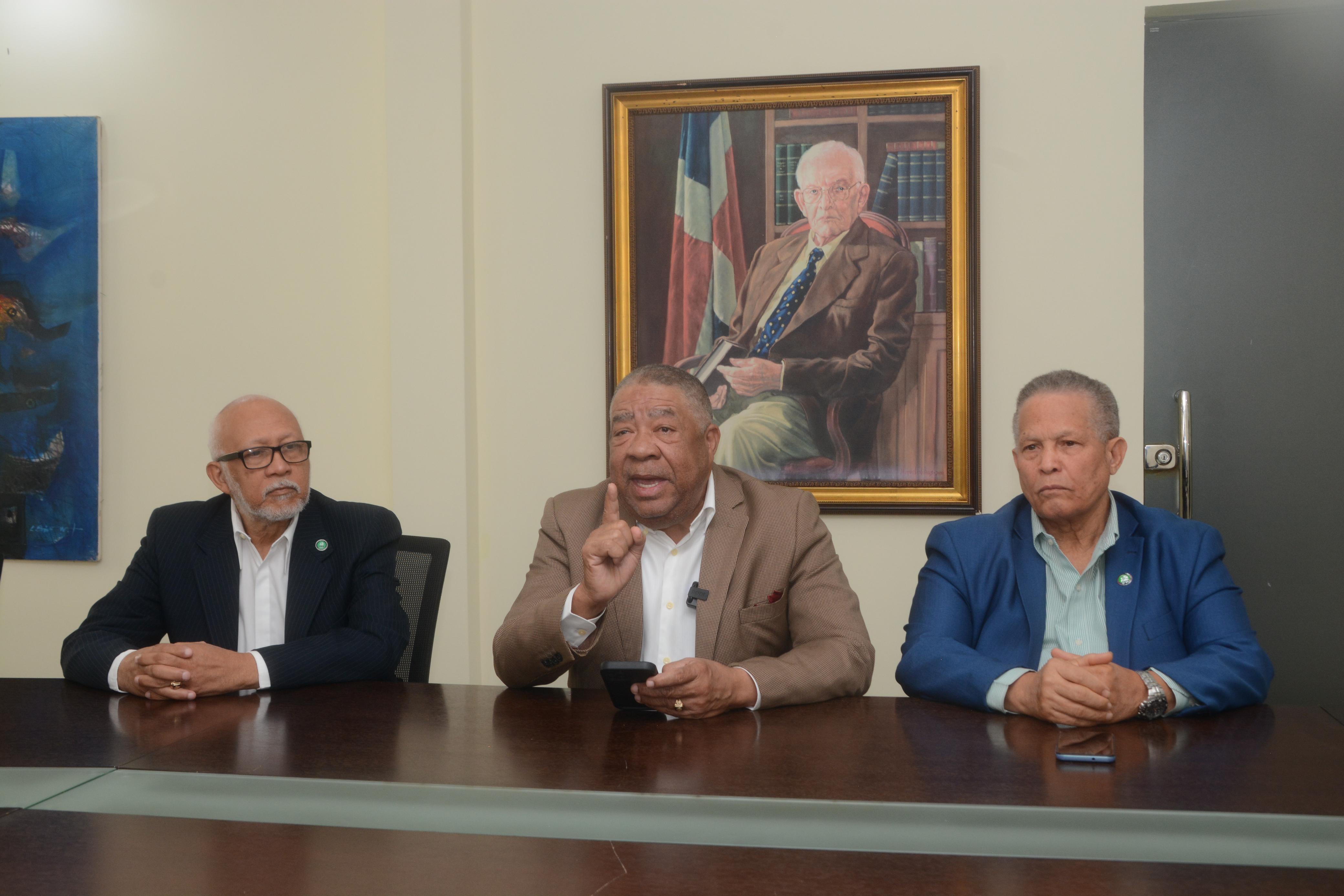 El PRM quiere eliminar los autobuses de la OMSA, asegura Ignacio Ditrén, exdirector de la entidad