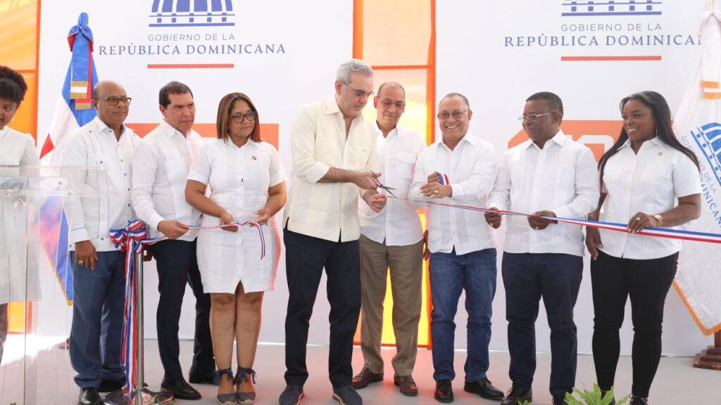 Presidente Abinader inaugura carretera Comendador – Guaroa – Macasías que impactará a más de 65 mil habitantes de Elías Piña