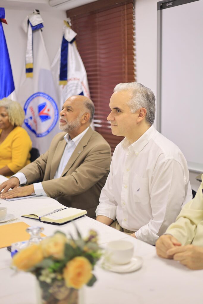 Luis Miguel De Camps visita a la dirección ejecutiva de la ADP