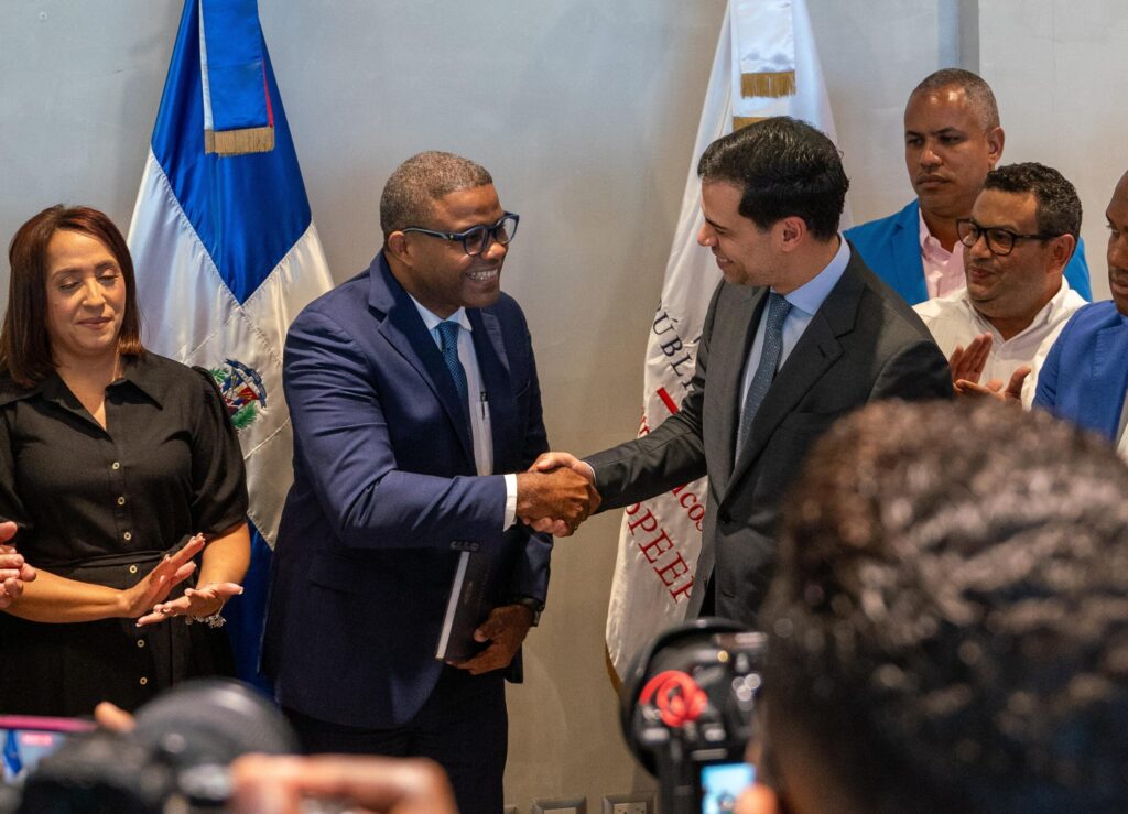 Robert Polanco promete seguir impulsando acciones sociales en beneficio de los más vulnerables del país