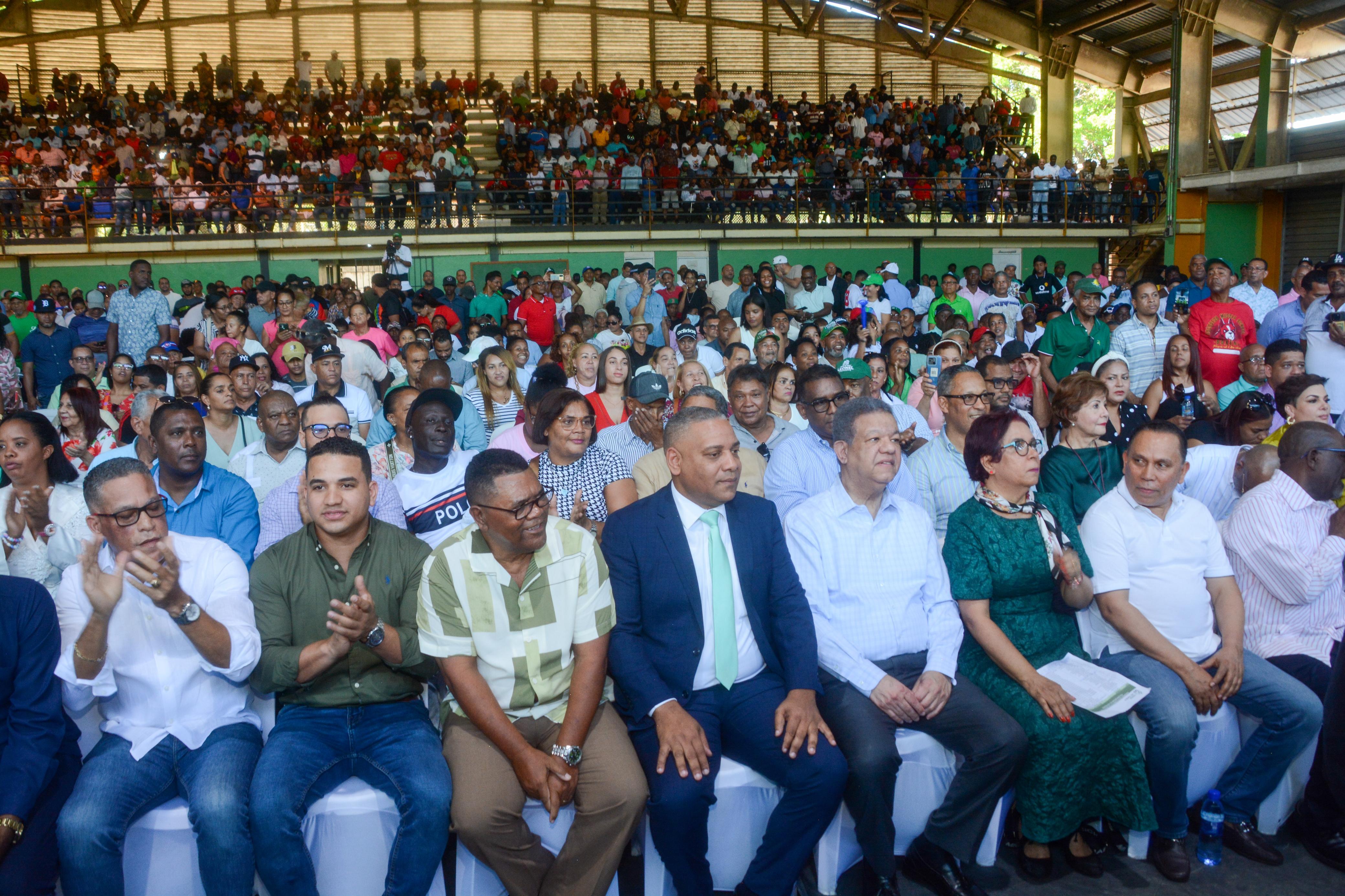 Un diputado, dos regidores y decenas de dirigentes del PLD se juramentan en la Fuerza del Pueblo