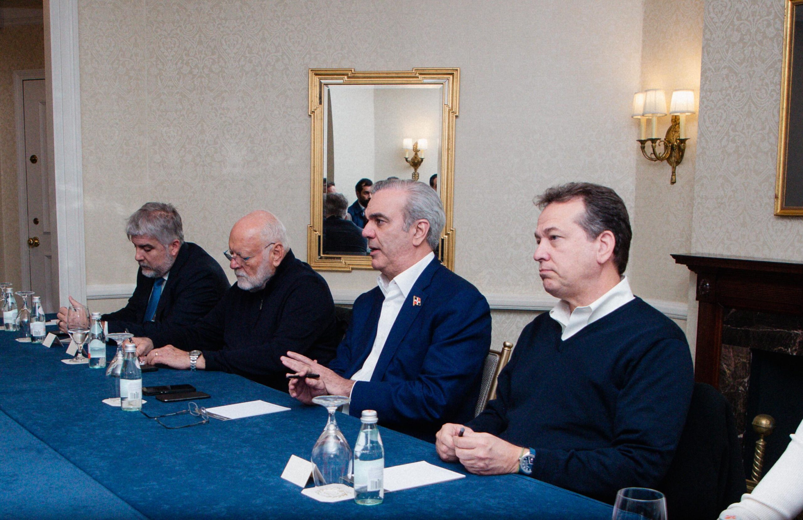 Presidente Abinader Sostiene reunión de coordinación con empresarios dominicanos tras su arribo anoche a Washington