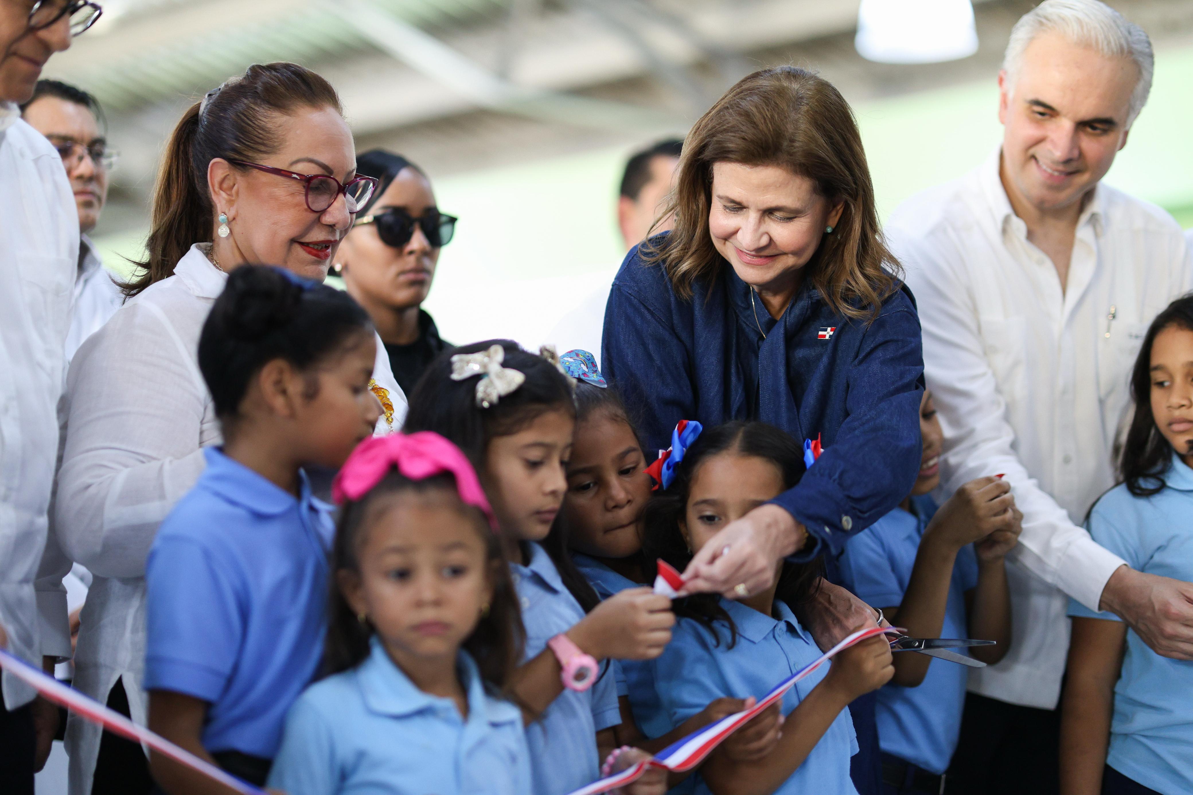Raquel Peña afirma garantizar el acceso al agua y la educación es fundamental para el desarrollo del país