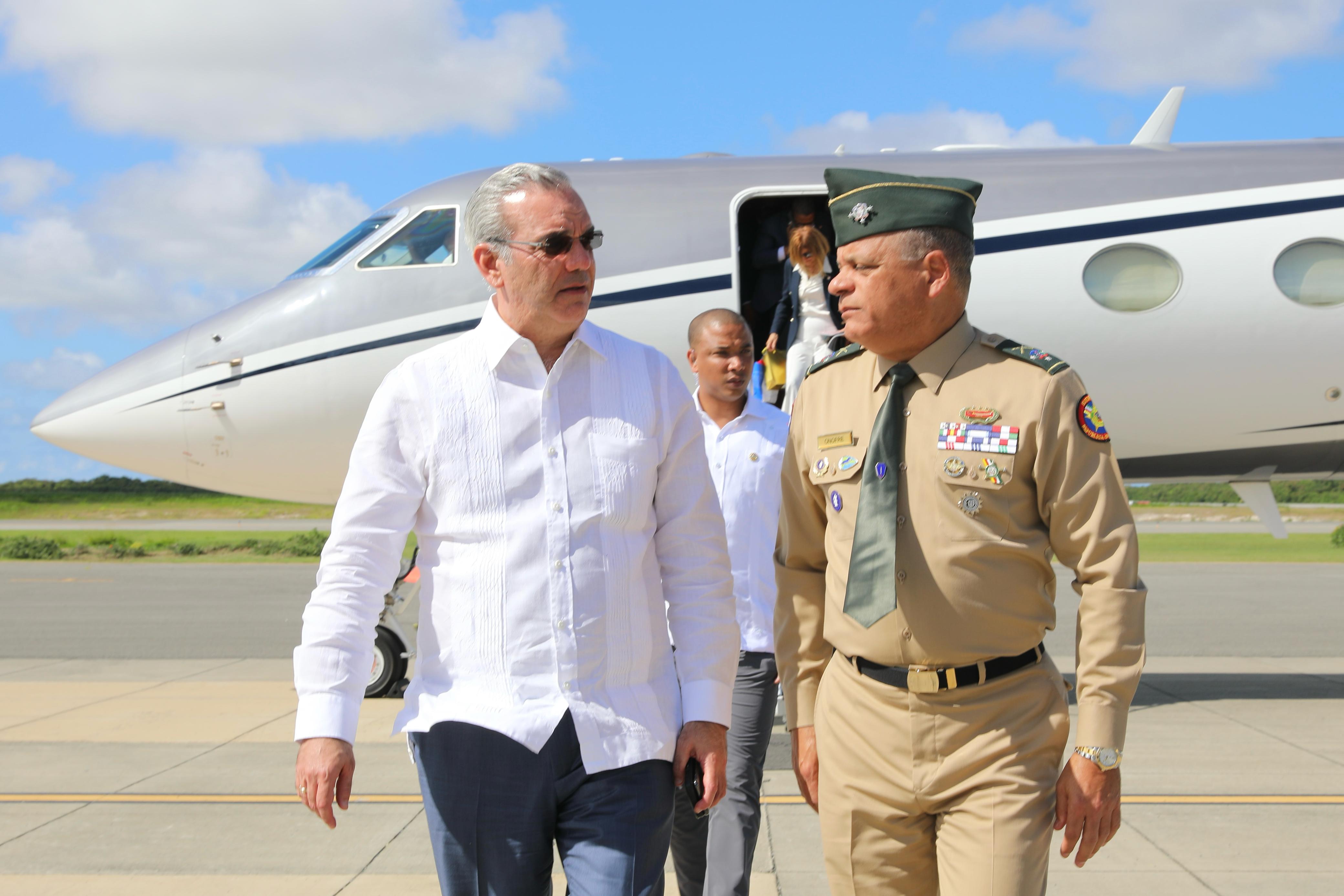 Presidente Abinader llega al país tras participar en la Cumbre Ejecutiva de la AAFA
