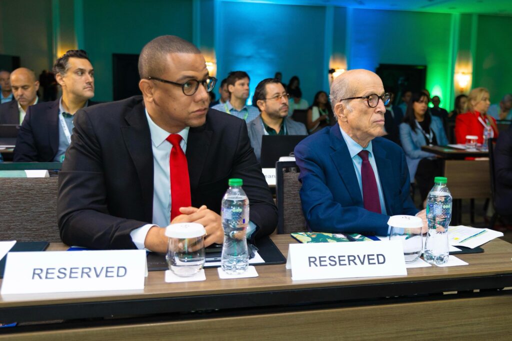 RD e IDAC reciben representantes internacionales en conferencia “Combustible y sostenibilidad”