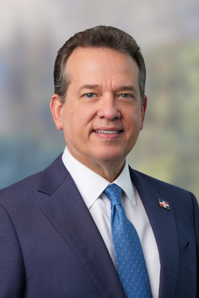 Ito Bisonó participará en diálogo internacional sobre políticas públicas, comercio y democracia en España