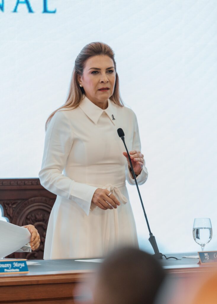 Carolina Mejía exhibe logros durante su quinta rendición de cuentas 
