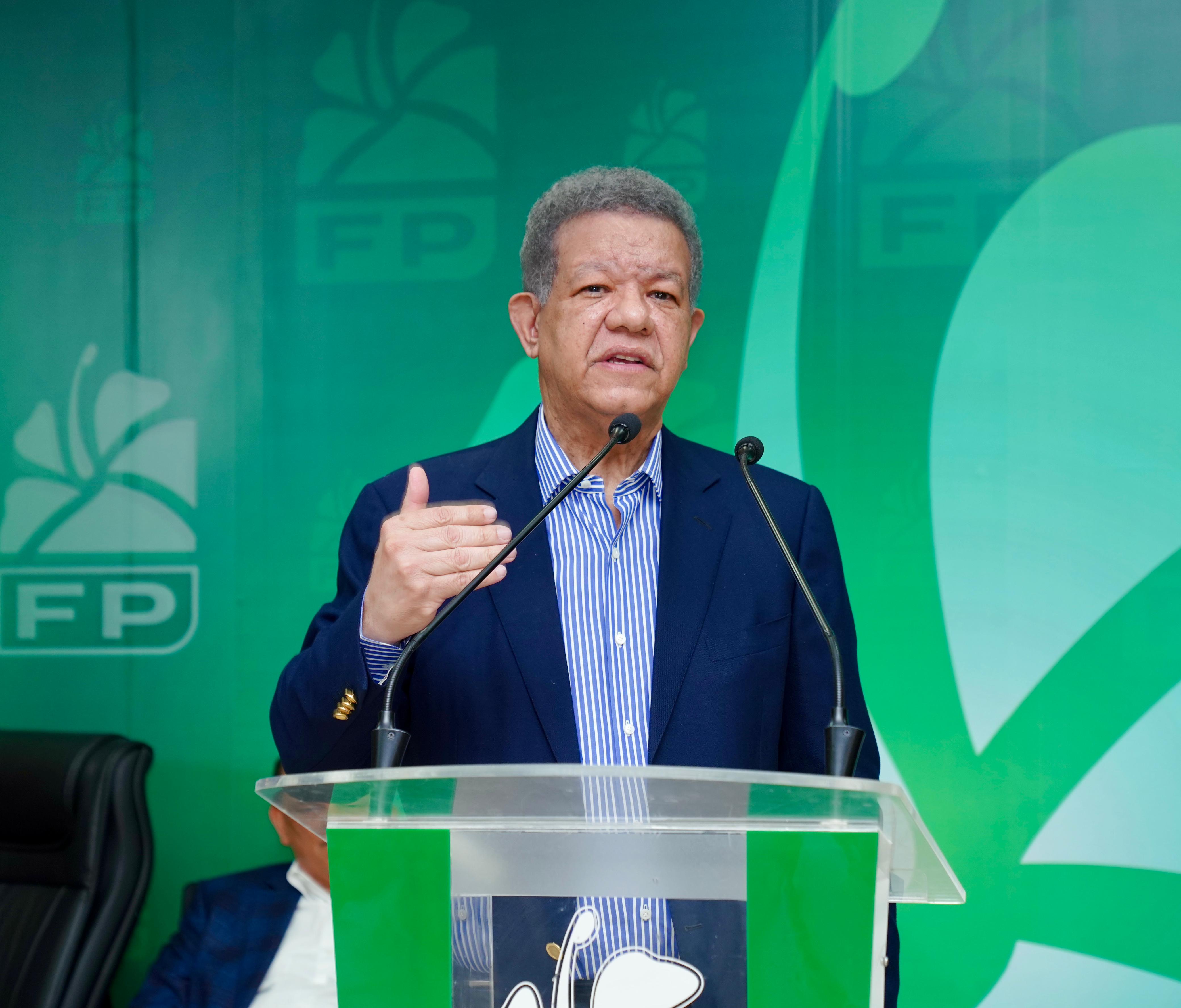 Leonel: “El presidente tiene informaciones que quiere compartir con los expresidentes, y por supuesto, ahí estaremos”