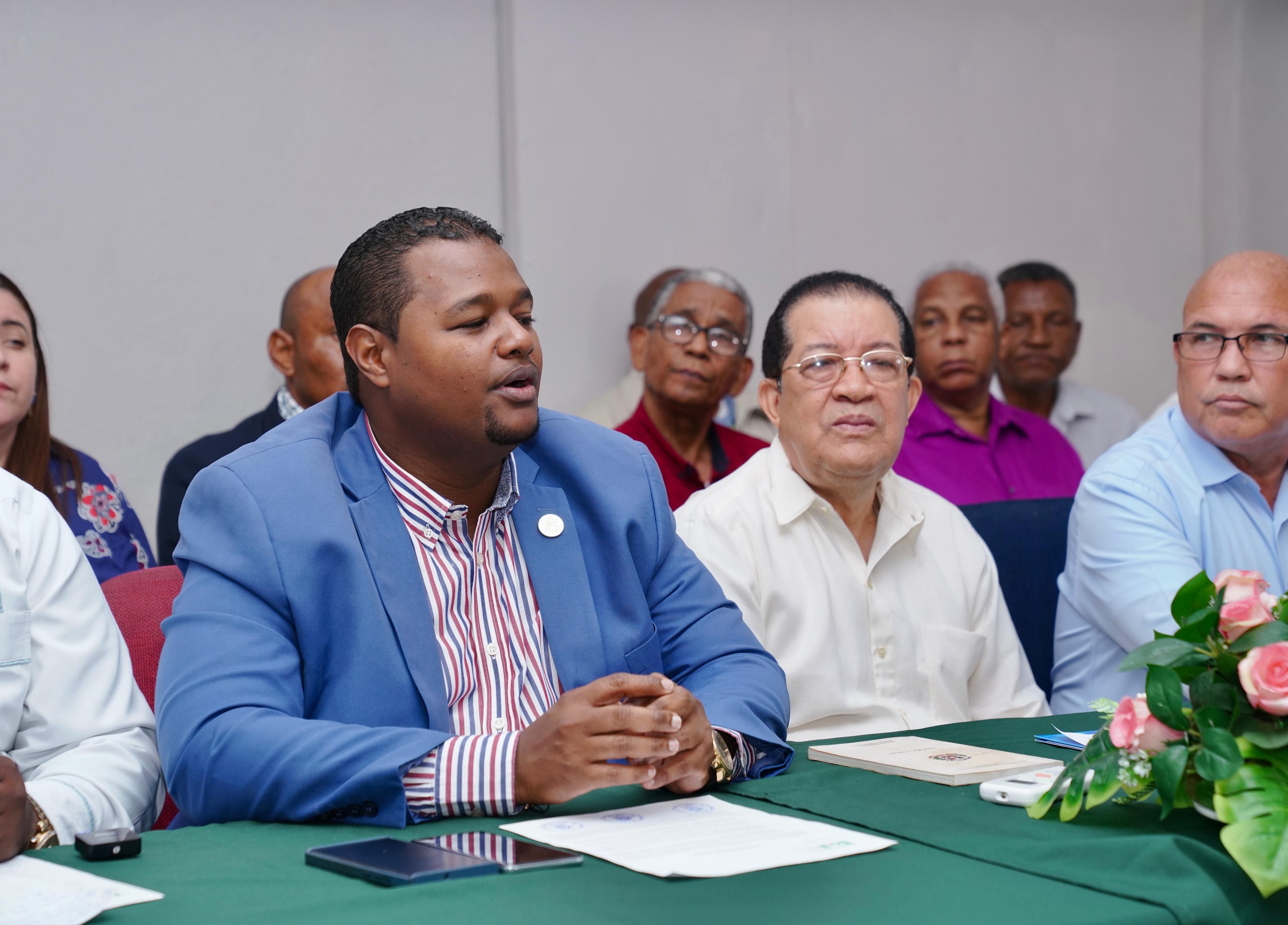 Fuerza del Pueblo acusa al alcalde Francisco Peña de violar leyes y normas administrativas sin consecuencias