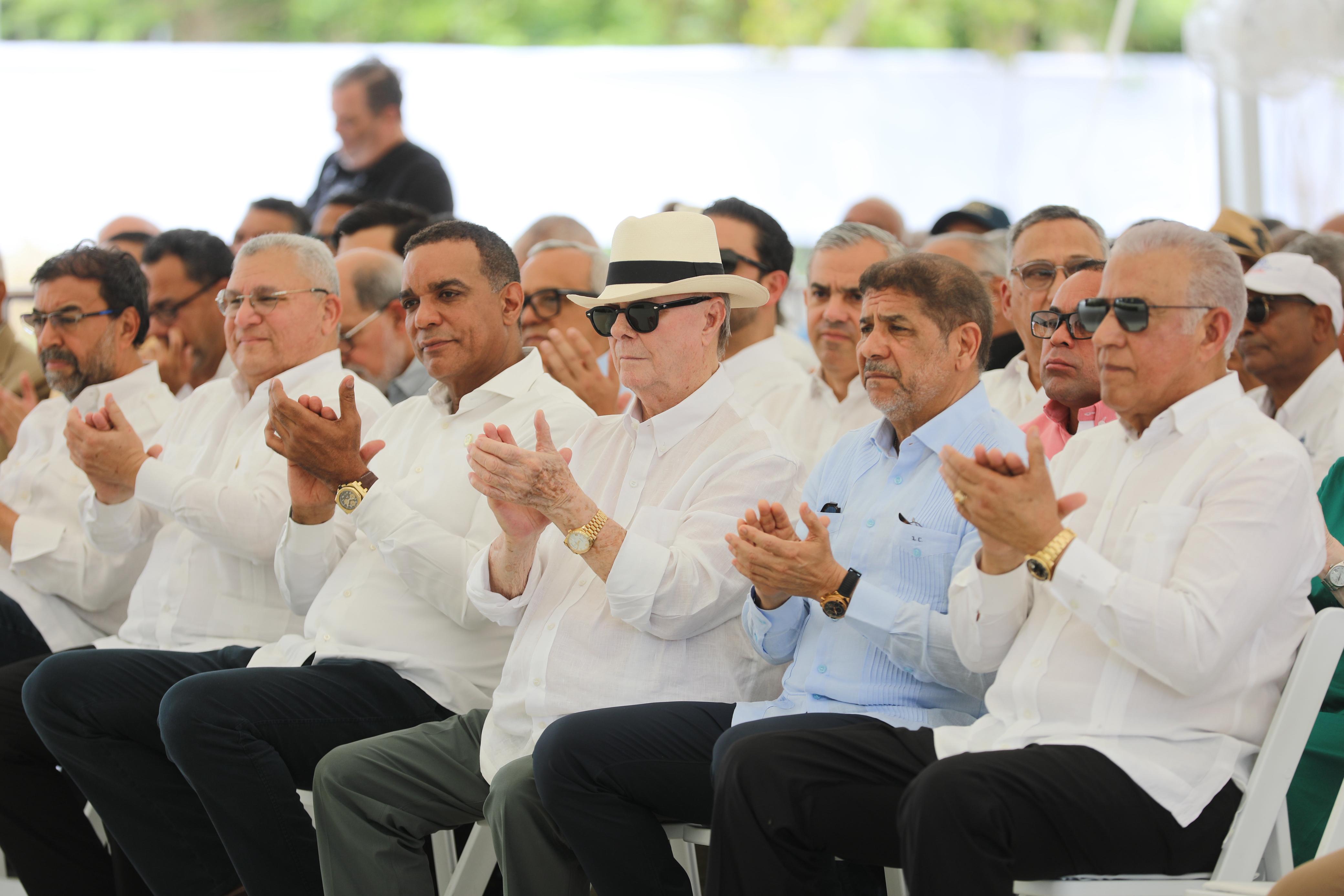 Ministro de Agricultura, Limber Cruz destaca el firme apoyo del gobierno a los agricultores dominicanos