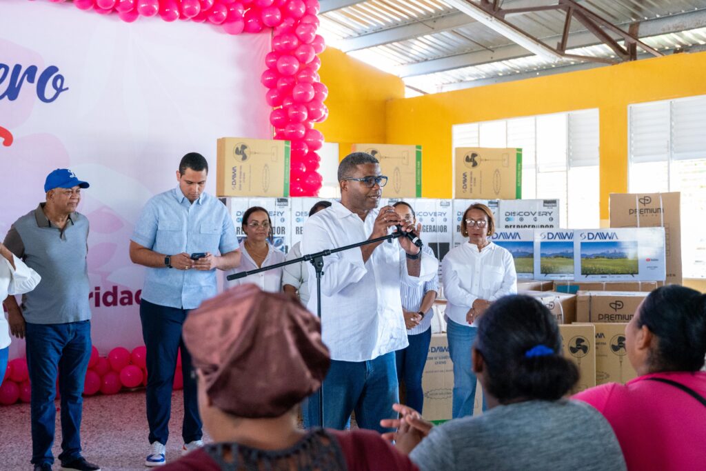 Madres de Nagua reciben homenaje de Propeep en un gesto de amor y compromiso social