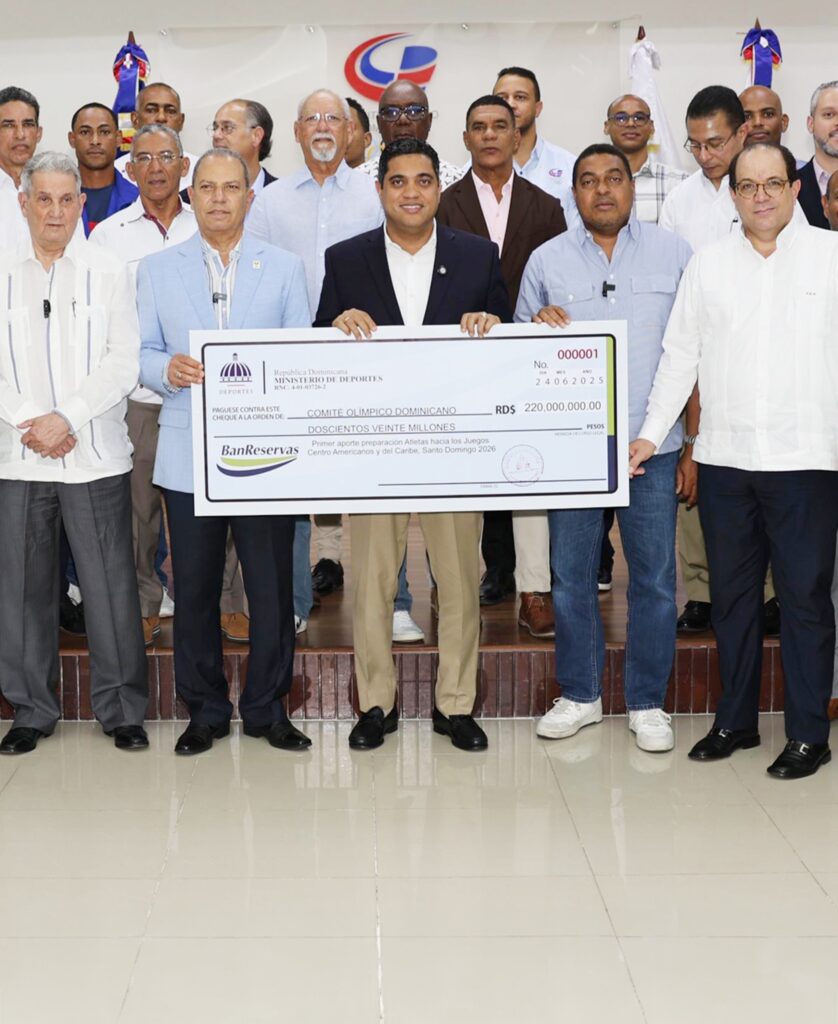 Ministro Kelvin Cruz entrega 220 millones para la preparación de atletas para los Juegos Santo Domingo 2026