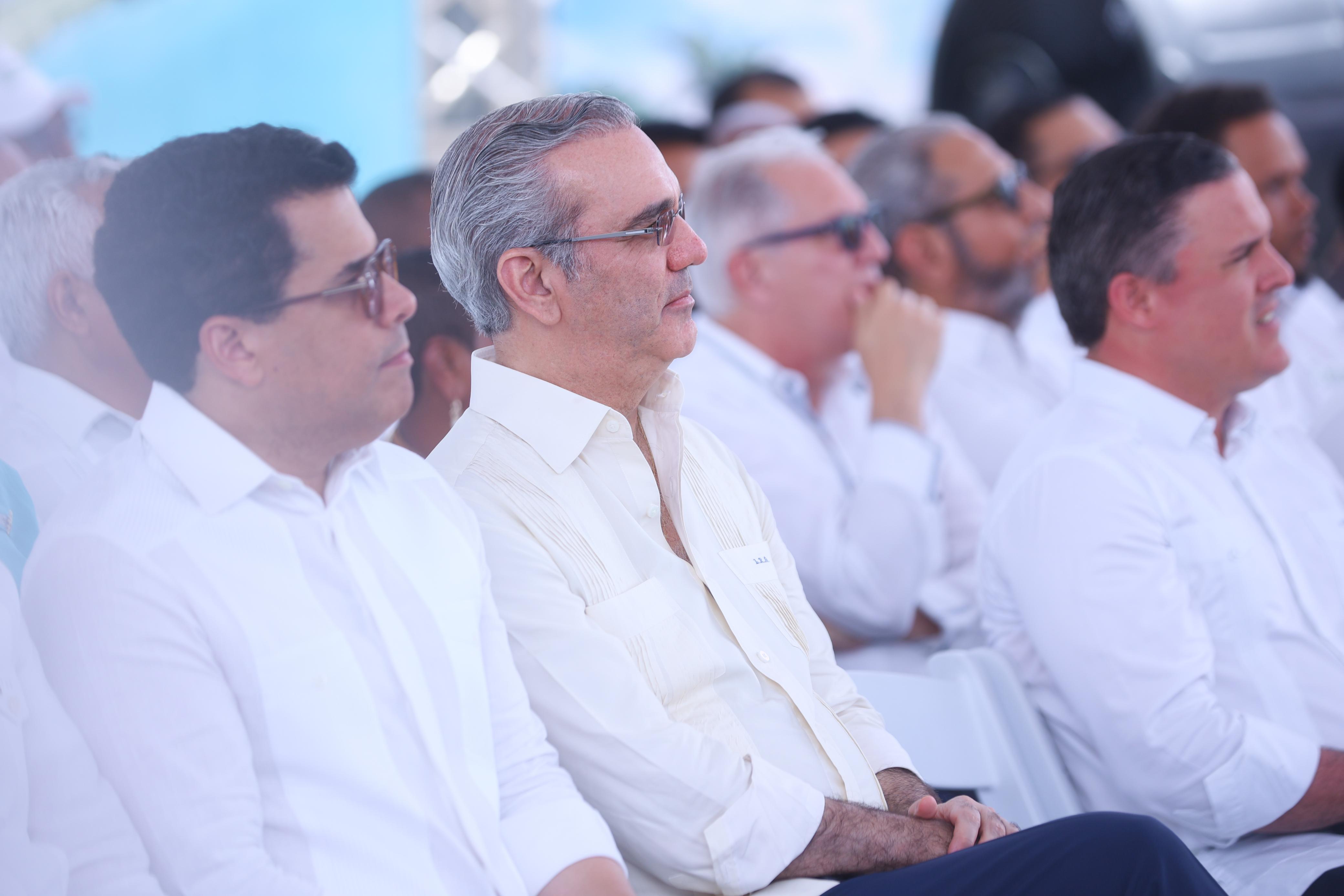 Presidente Abinader deja iniciados los trabajos del Puerto Turístico «Samaná Port.»