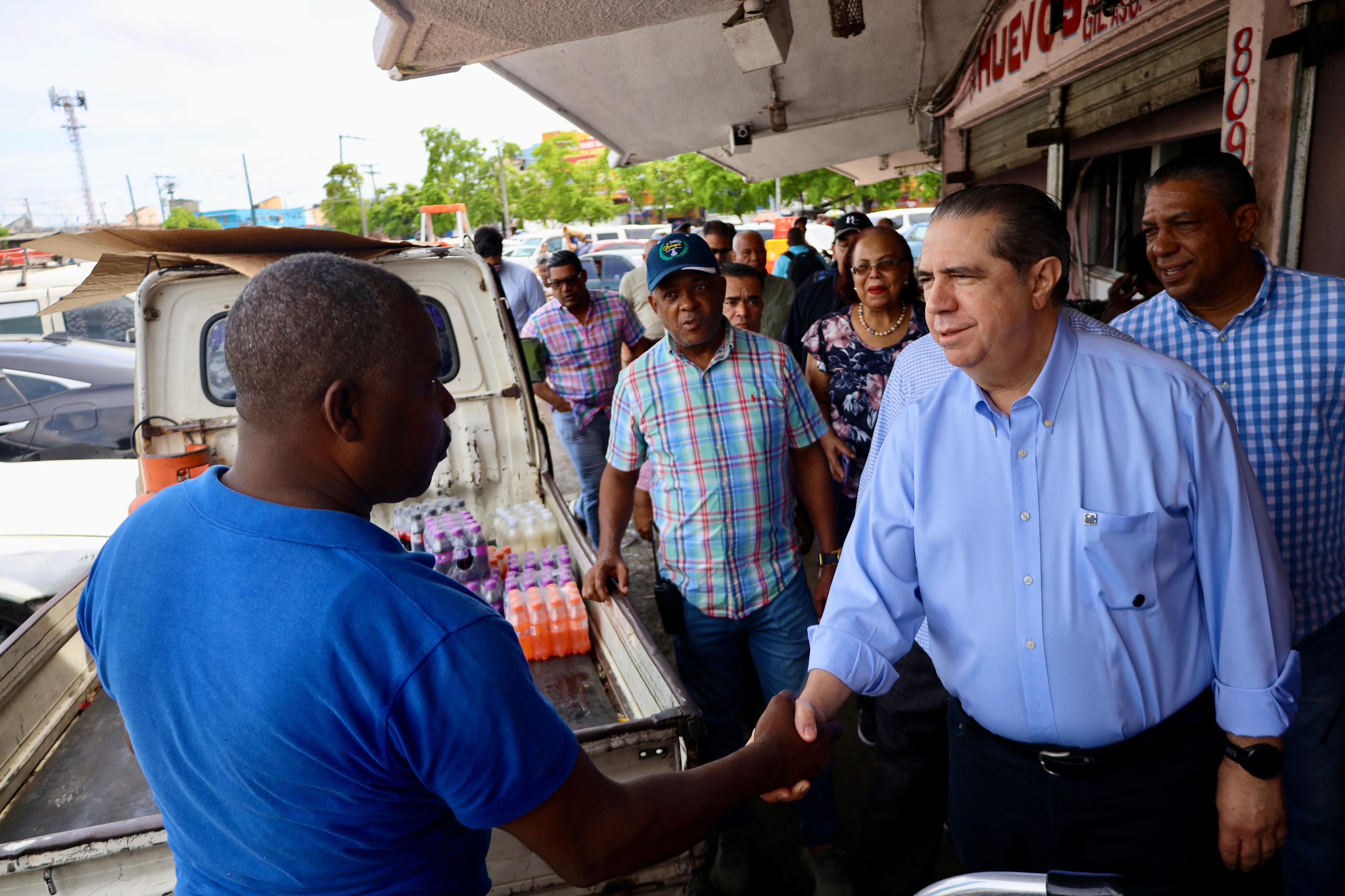 Francisco Javier García alerta acerca de reducción en capacidad de compra y del circulanteSanto Domingo