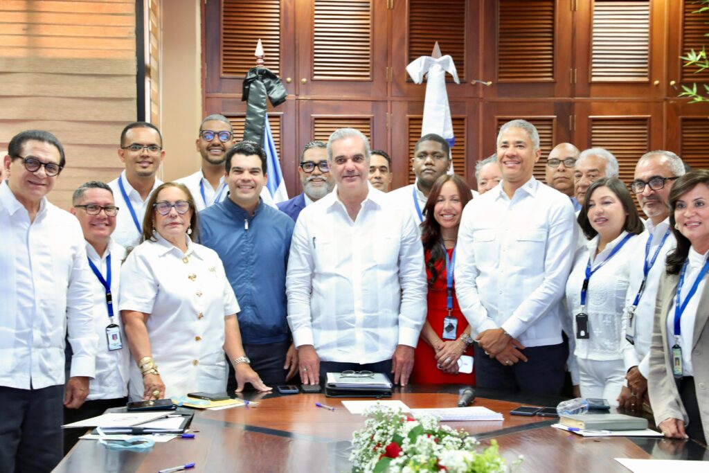 Gobierno supera los 4,000 millones pesos en inversión directa para agua y saneamiento en Santiago, afirma presidente Abinader