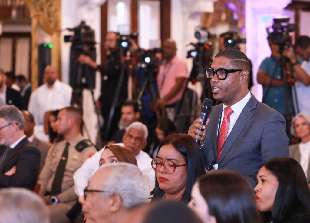 Presidente Abinader destaca logros claves en medio ambiente y su transformación digital durante LA Semanal