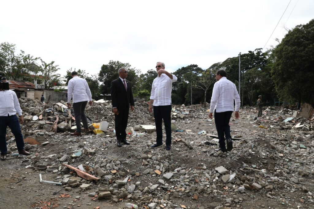 Presidente Abinader supervisa alrededores del Río Jaya donde se construirá un parque central