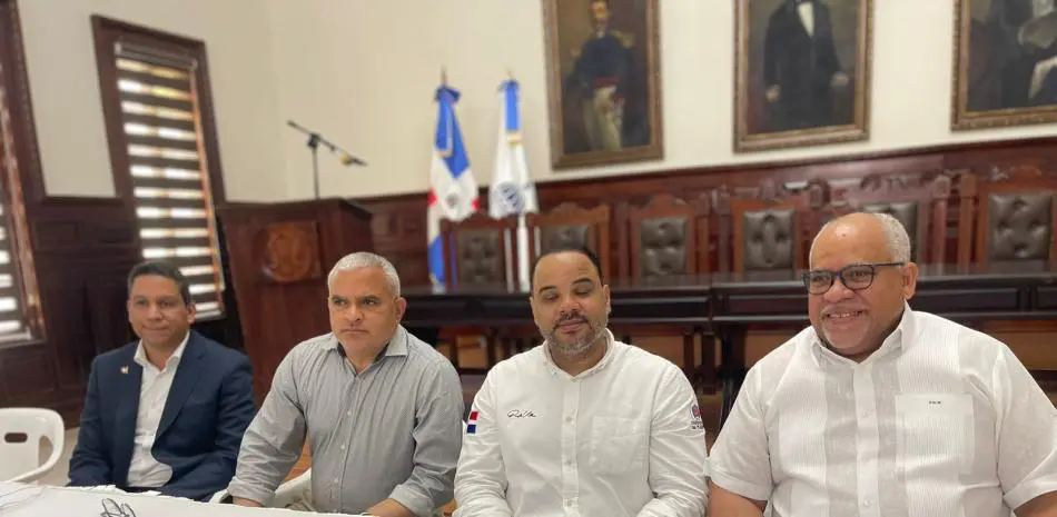 Promipyme entrega financiamiento a empresarios afectados por incendio en Santiago