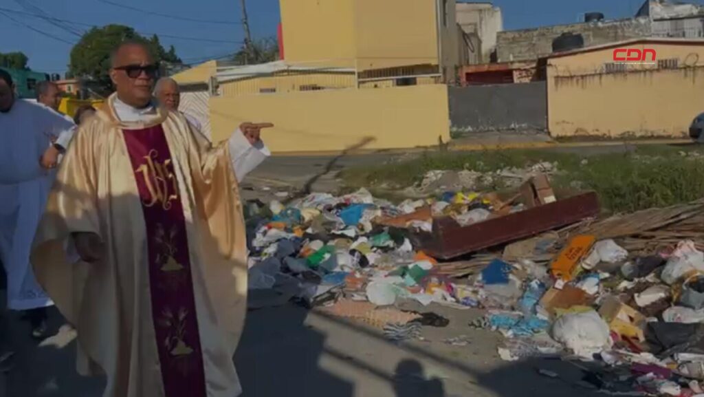 SACERDOTES PROTESTAN POR FALTA DE RECOGIDA DE BASURA EN SDN