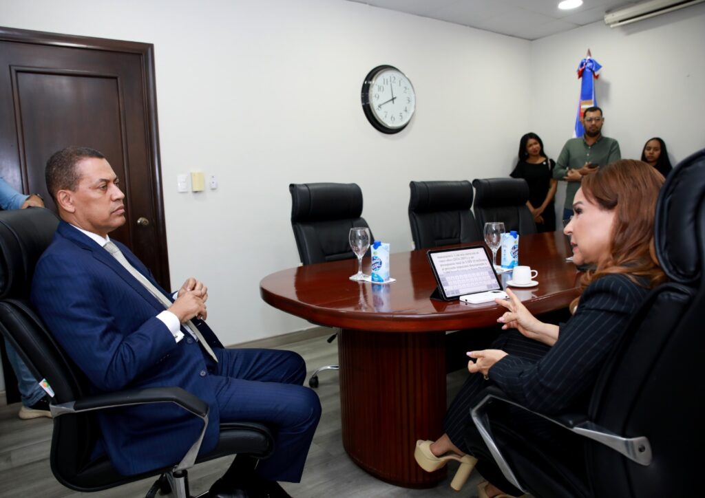 INDOTEL y Ministerio de la Mujer trabajan para superar brecha digital de género