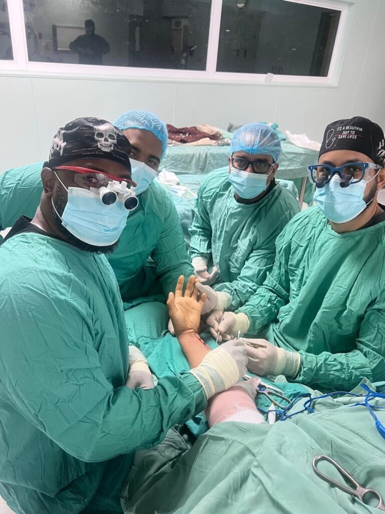 Ney Arias Lora relanza Unidad de Cirugía de Manos, Microcirugía de nervios y tendones