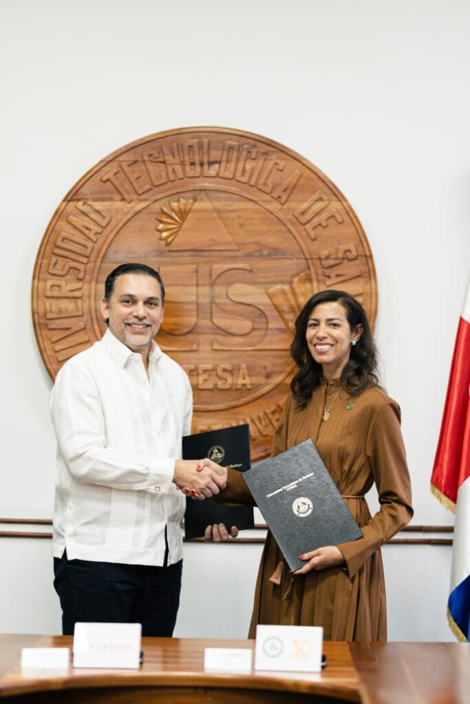 VoiceTeam y UTESA firman convenio para impulsar desarrollo profesional y académico de estudiantes y colaboradores