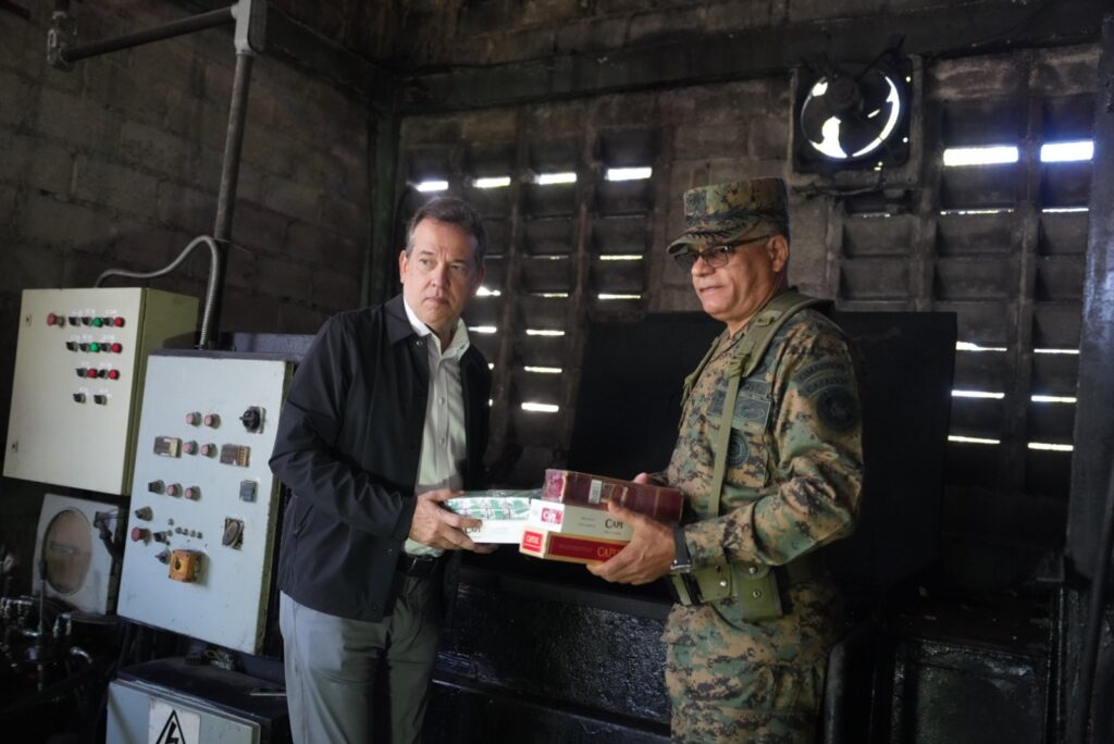 Bisonó encabeza incineración de más 6.4 millones de mercancías ilegales