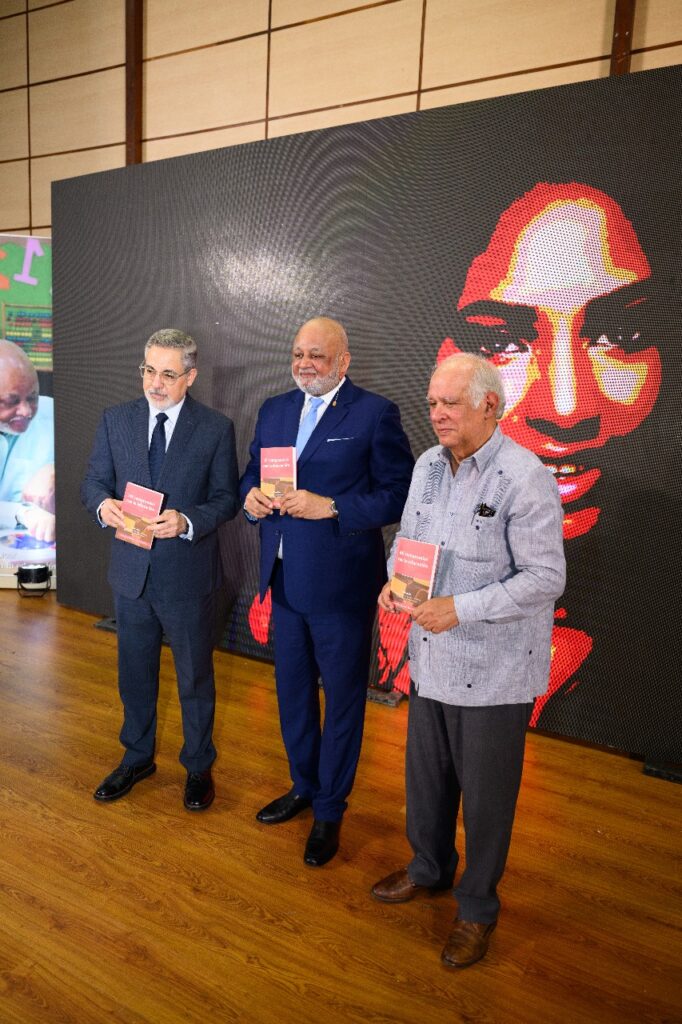 Roberto Fulcar pone en circulación su libro “Mi compromiso con la educación”