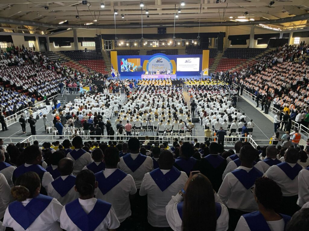 INFOTEP entrega títulos a más de tres mil 500 técnicos en graduación nacional ordinaria 2025