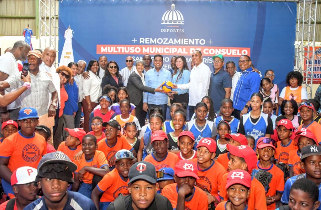 Ministro Kelvin Cruz inicia los trabajos de rescate del Multiuso de Consuelo en SPM